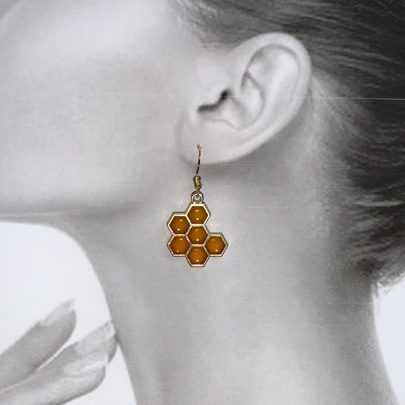 Oh Honeycomb look at these Hand Crafted Pierced Dangly Earrings - Picture 5 of 12